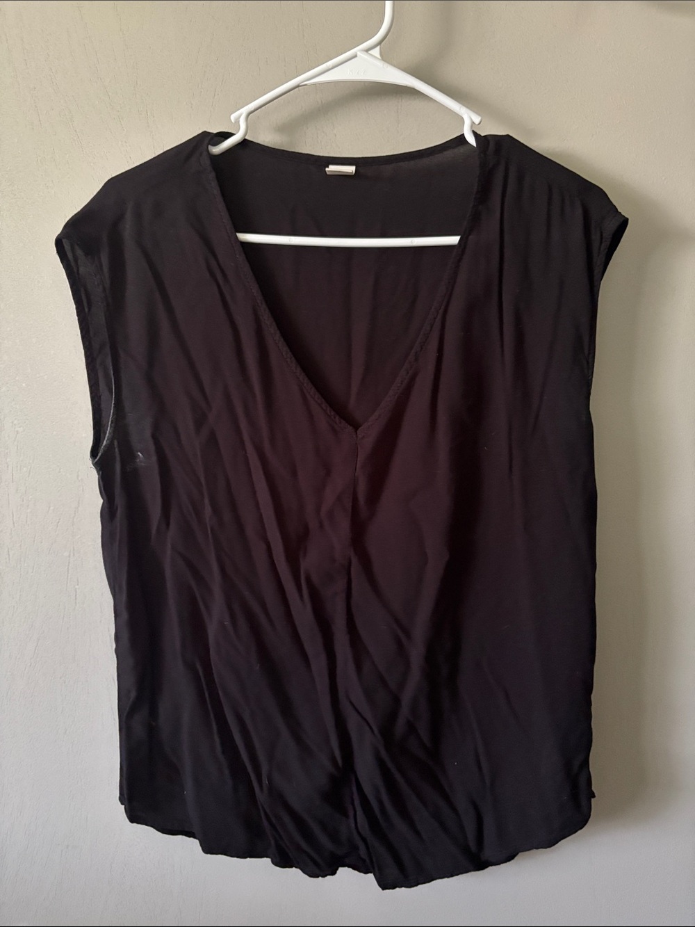 Old Navy Black V-Neck Cap-Sleeve Camisole